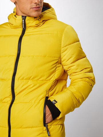 Veste mi-saison Superdry en jaune