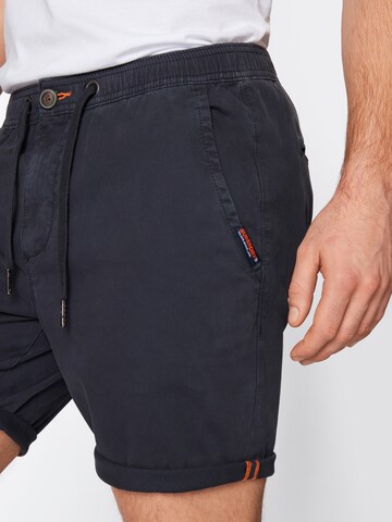 Superdry Regular Shorts in Blau