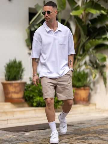 Beige & White Polo Look by DAN FOX APPAREL