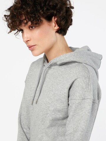 Urban Classics Sweatshirt in Grau