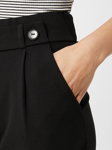 Wide leg Pantaloni con pieghe 'Geggo' di JDY in nero