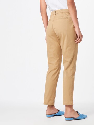 GAP - regular Pantalón chino 'GIRLFRIEND' en marrón: atrás