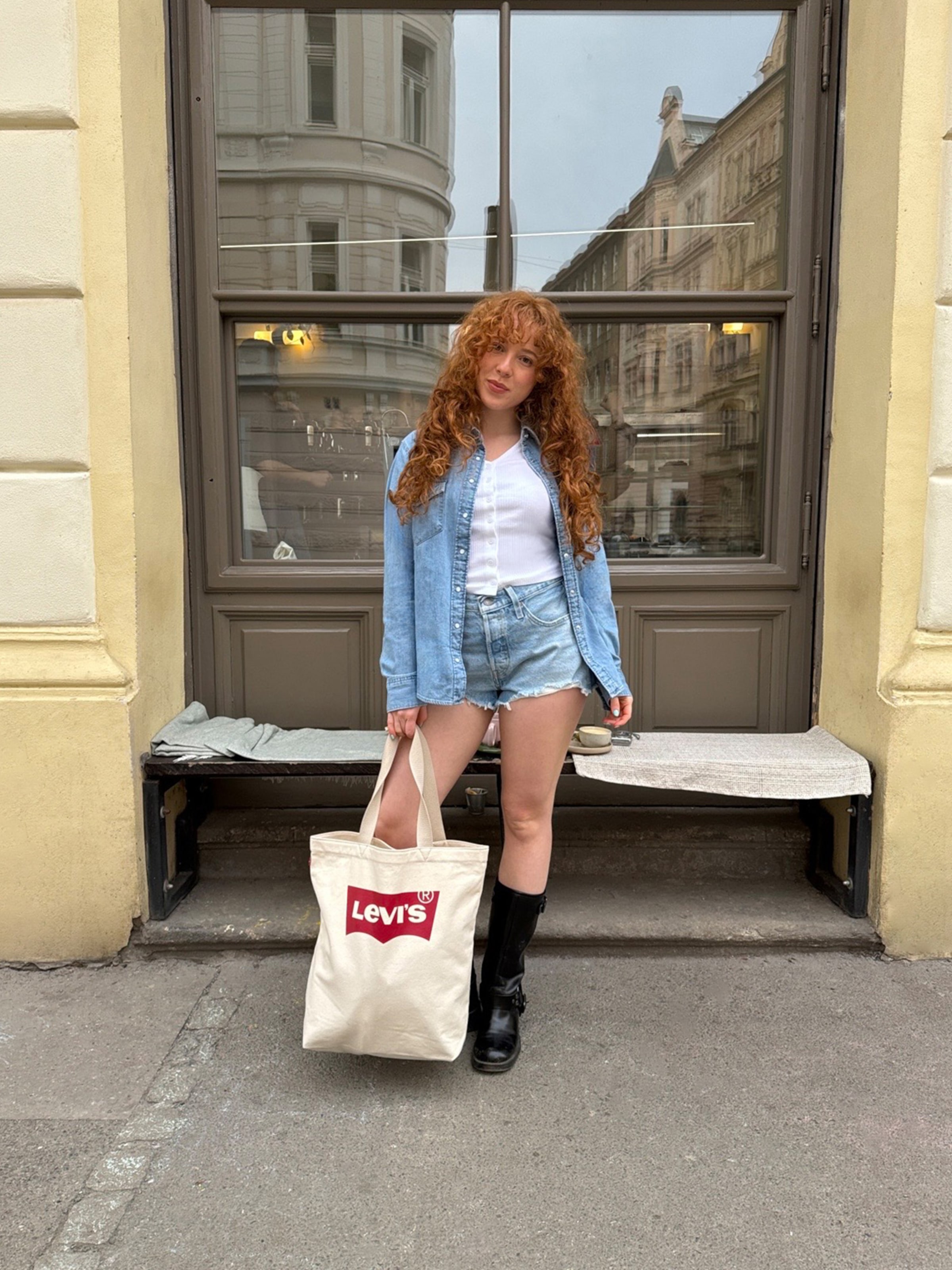 Adéla - Denim Shorts Outfit by Levi’s®