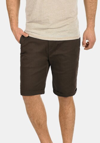 !Solid Regular Chinoshorts 'Lamego' in Braun