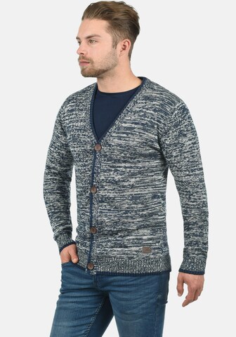 Redefined Rebel Gebreid vest 'Miles' in Blauw: voorkant