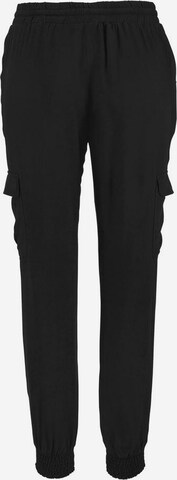 Tapered Pantaloni de la LASCANA pe negru