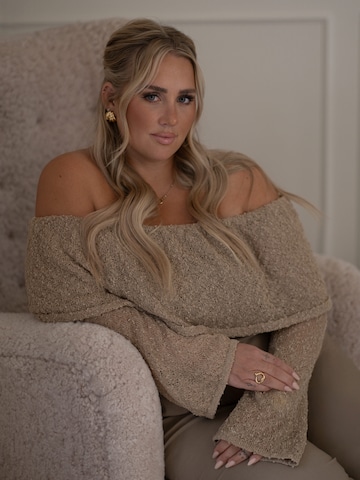 Brown Lace Top With Fabric Pants Look