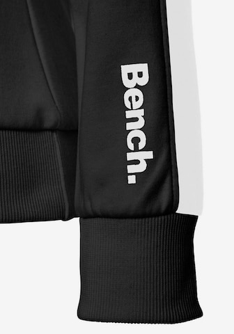 BENCH Sweatshirt i svart