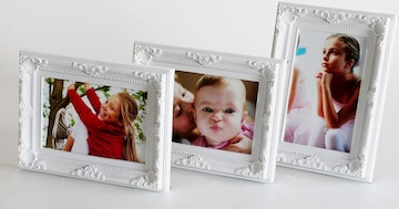 HOME AFFAIRE Picture Frame in White: front