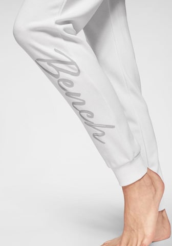 Regular Pantalon BENCH en blanc