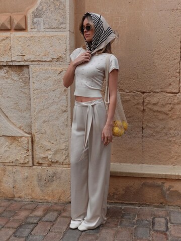 Elegant Creme Colored Look