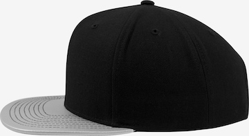 Cappello da baseball 'Metallic Visor' di Flexfit in nero