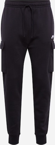 Tapered Pantaloni cu buzunare 'Club' de la Nike Sportswear pe negru: față