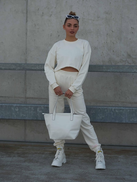Tina Neumann - Comfy White Sweat Look by ABOUT YOU Limited
