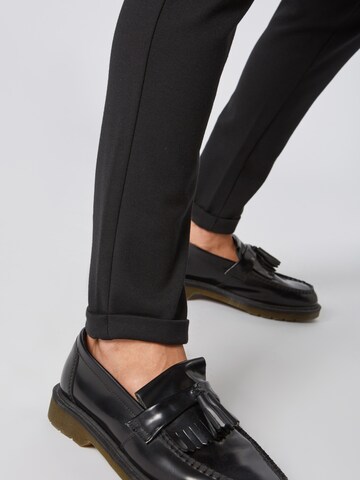 Lindbergh Slim fit Trousers 'Superflex' in Black