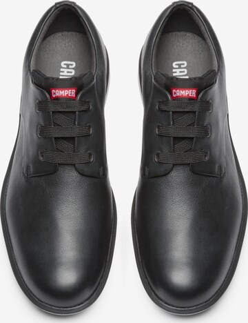 Chaussure à lacets ' Atom ' CAMPER en noir