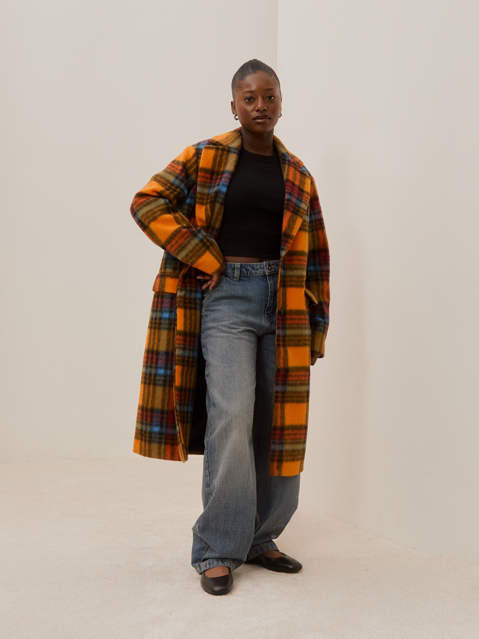 Schekina-Divine - Checkered Coat Look