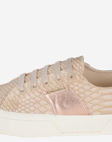 Baskets basses 'Pusnakew' SUPERGA en rose