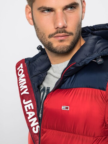 Tommy Jeans Winterjacke in Rot