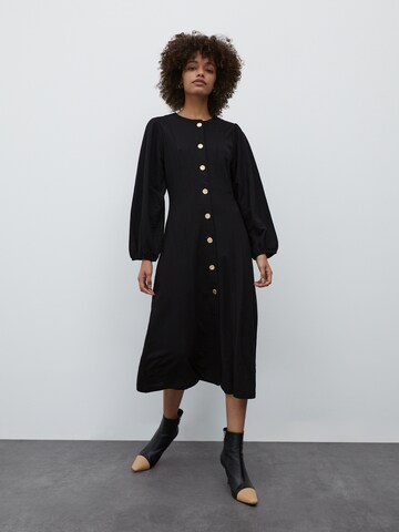 Robe 'Loryn' EDITED en noir : devant