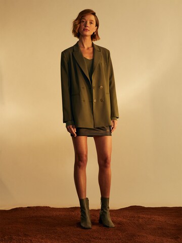 Chic Khaki Look by GMK Collection
