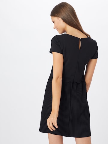 Robe 'Dinah' ABOUT YOU en noir