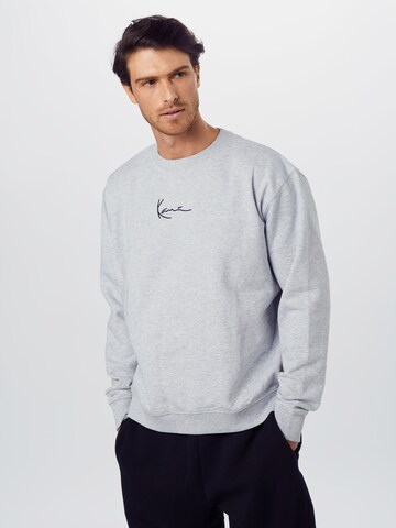 Karl Kani Regular Sweatshirt i grå: framsida
