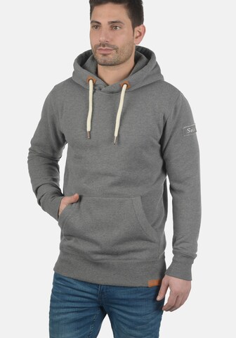 !Solid Sweatshirt in Grijs: voorkant