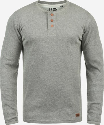 !Solid Rundhalsshirt 'Toki Grandad L/S' in Grau: predná strana