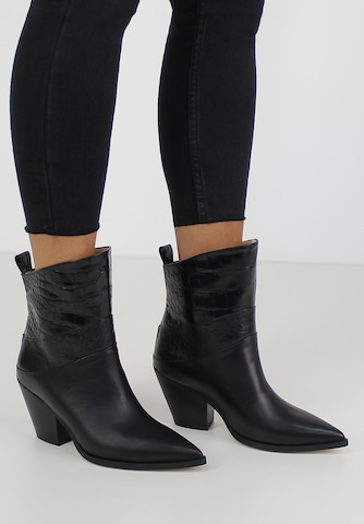 EVITA Ankle Boots in Black