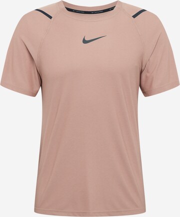 Coupe regular T-Shirt fonctionnel 'Pro' NIKE en marron : devant