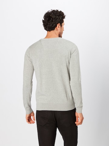 TOM TAILOR Regularny krój Sweter w kolorze szary: tył
