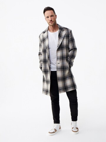 DAN FOX APPAREL Between-Seasons Coat 'Rafael' in Black