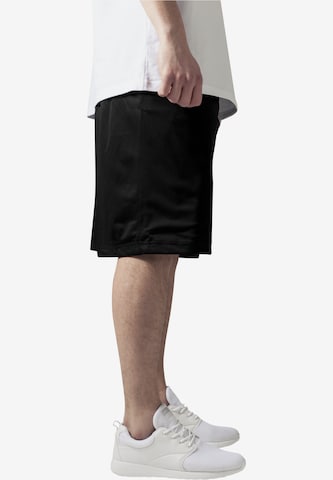 Urban Classics Loosefit Shorts in Schwarz