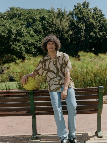 Green Printed Shirt Look