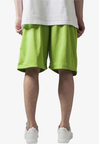 Urban Classics Loosefit Shorts in Grün