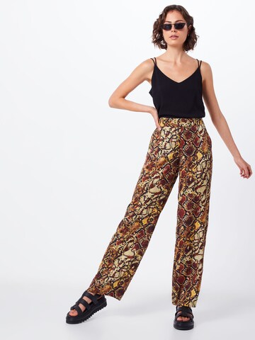 regular Pantaloni 'Chella' di Gestuz in marrone