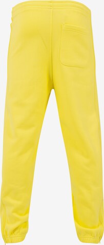 Tapered Pantaloni de la Urban Classics pe galben