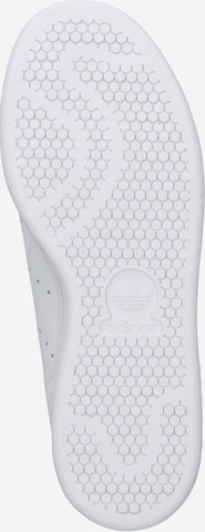 Baskets basses 'Stan Smith' ADIDAS ORIGINALS en blanc : en bas