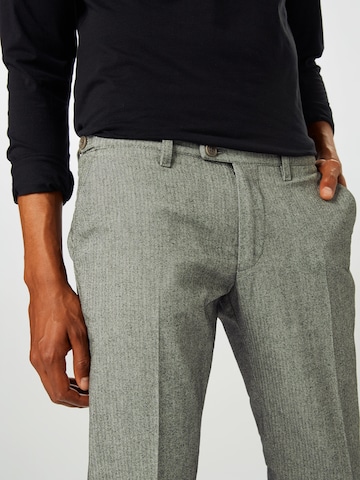 Slimfit Pantaloni 'Kill' di DRYKORN in grigio