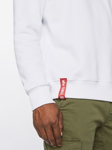 ALPHA INDUSTRIES Sweatshirt i vit