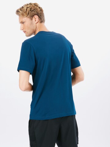 NIKE - Ajuste regular Camiseta funcional en azul