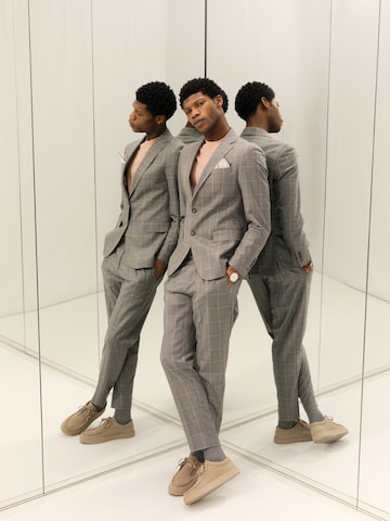 Brwon Plaid Suit Look