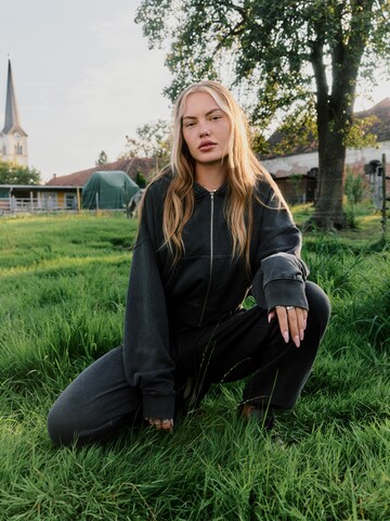 Dark Grey Sweat Combo Look