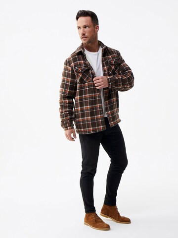 DAN FOX APPAREL Prehodna jakna 'Bela' | rjava barva