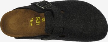 BIRKENSTOCK - Pantufa 'Boston' em cinzento