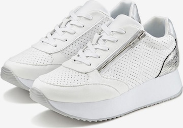 LASCANA Sneakers in White: front