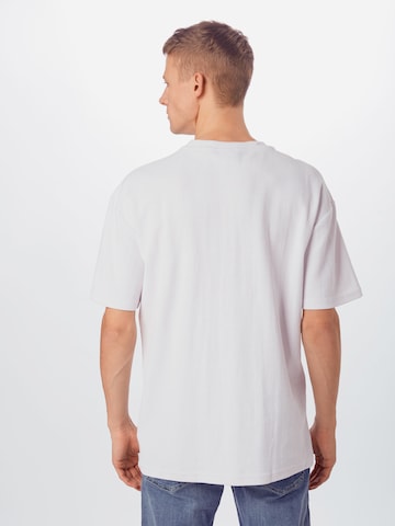 Coupe regular T-Shirt 'Waffle' Urban Classics en blanc : derrière