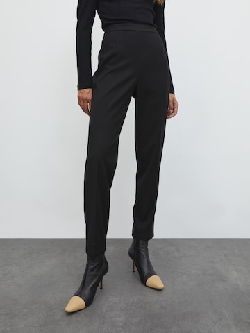 regular Pantaloni con piega frontale 'Tania' di EDITED in nero: frontale
