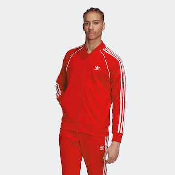 ADIDAS ORIGINALS Regular Fit Sweatjakke 'Adicolor Classics Primeblue' i rød: forside